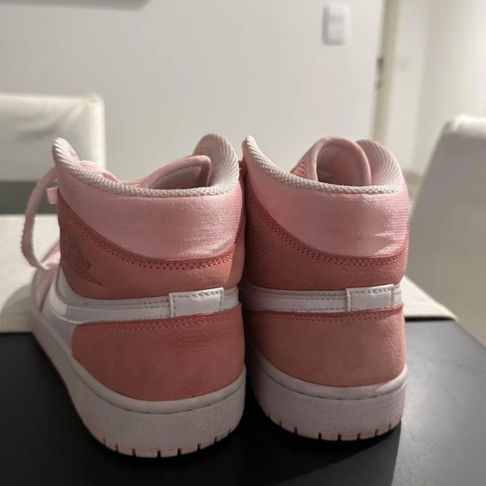 WOMEN'S JORDAN 1 MID DIGITAL PINK